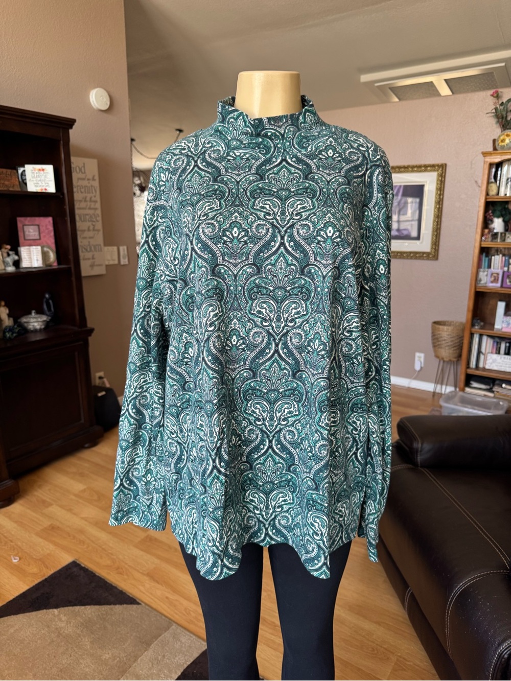 Jones New York green paisley mock neck long sleeve top-size